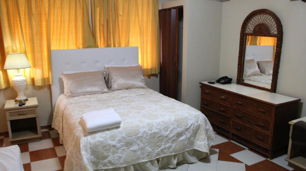 Hostal Plaza Yu Санто Доминго Екстериор снимка